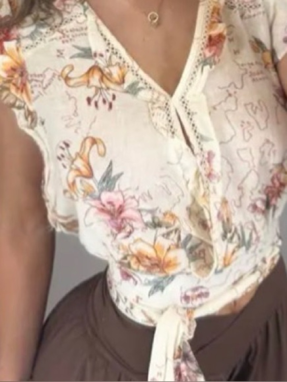 NWT Calypso XS Floral Waist Tie-Front V-Neck Women’s Cream Top